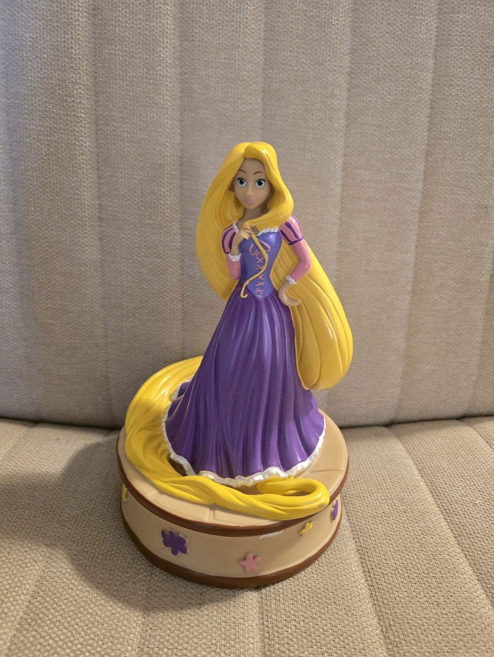 Disney Rapunzel Plastic Coin Bank Excellent Condition Original Stopper.